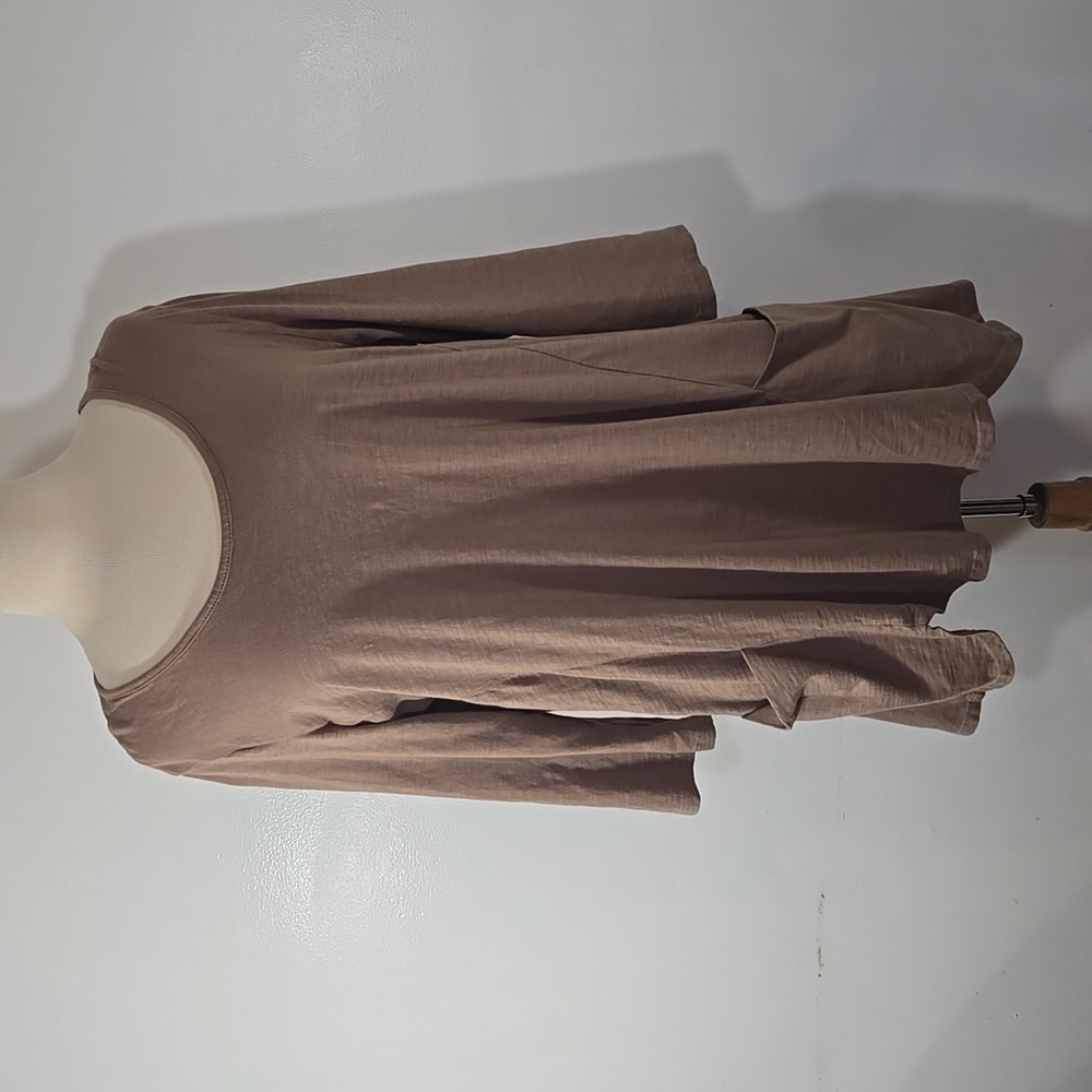 Casual Scoop Neck Tunic Top in Taupe